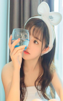 生物老师拿自己做繁殖实验教学场景